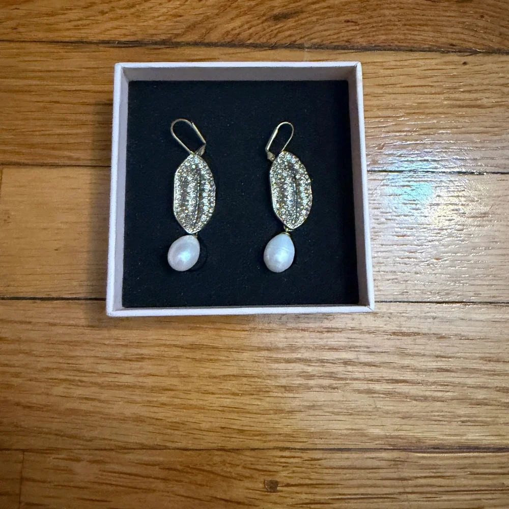 Giambattista Valli x H&M Pearl & Crystal Drop Earrings – Boxed - Picture 5 of 8